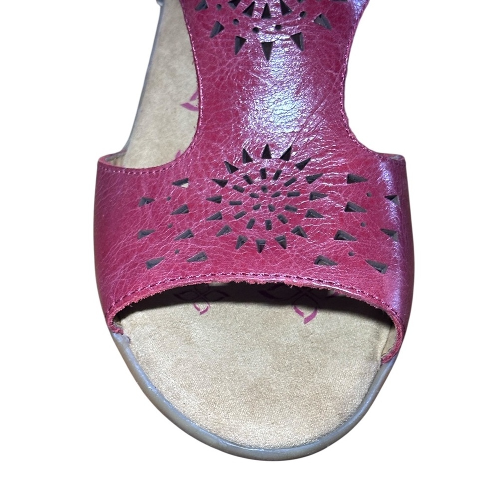 Comfortiva Pillowtop SZ 9 Leather Comfort Slingback Sandals Red Cutout 2” heel. - Picture 13 of 13
